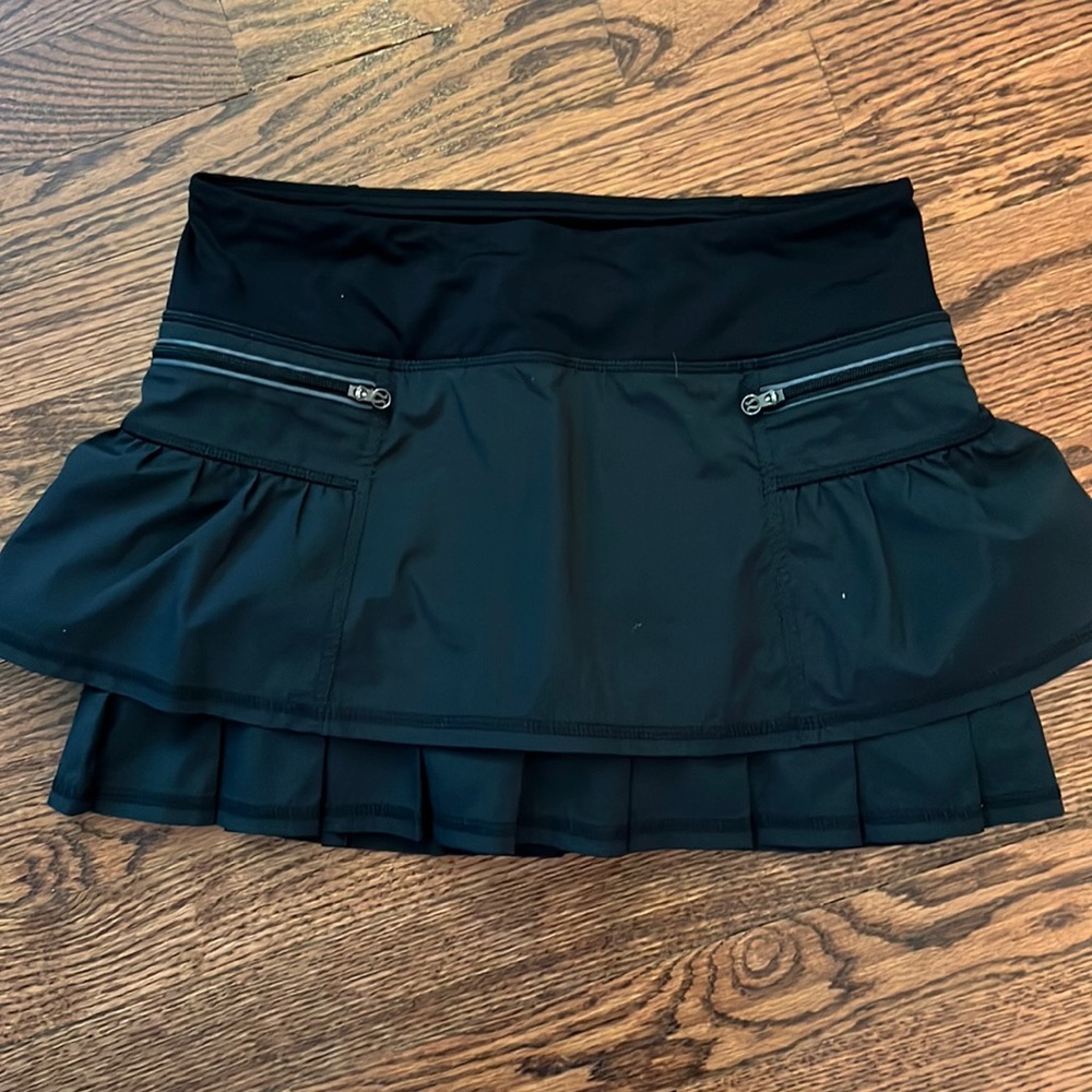 Lululemon ruffle tennis skirt size 4 but fits like a 2